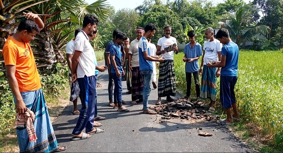 নির্মাণের এক সপ্তাহেই পায়ের ঘষায় উঠে যাচ্ছে কার্পেটিং