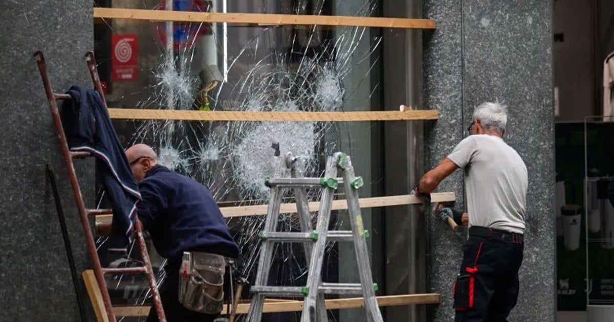 ফ্রান্স ও ইতালিতে বিক্ষোভে ভাঙচুর করলে দায় নিতে হবে অভিভাবকদের