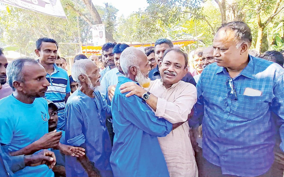 ঠাকুরগাঁও-১ উপনির্বাচনে ভোটার টানতে নানা প্রতিশ্রুতি